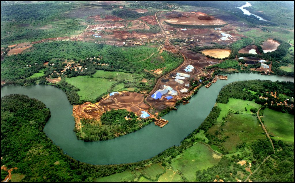 By Abhisek Sarda - Flickr: Zuari from Air, Goa, CC BY 2.0, https://commons.wikimedia.org/w/index.php?curid=18354657